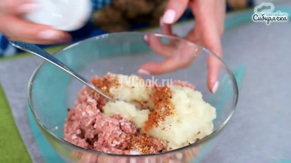 Классические хинкали с мясным фаршем и специями Классические хинкали с мясным фаршем и специями