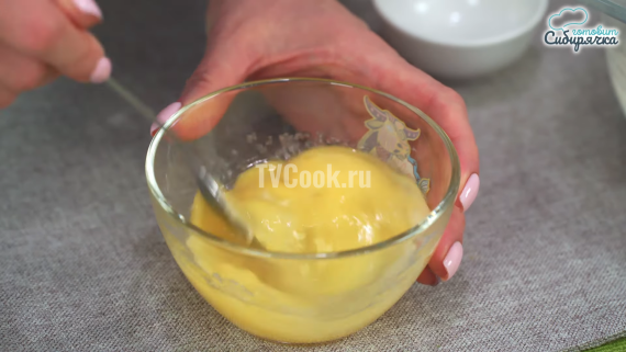 Шоколадные дрожжевые пончики с посыпкой Шоколадные дрожжевые пончики с посыпкой
