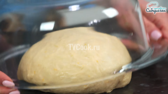 Шоколадные дрожжевые пончики с посыпкой Шоколадные дрожжевые пончики с посыпкой