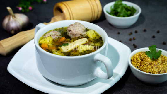 Суп с мясными фрикадельками и клецками по-домашнему Суп с мясными фрикадельками и клецками по-домашнему