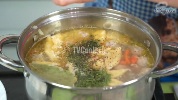 Суп с мясными фрикадельками и клецками по-домашнему Суп с мясными фрикадельками и клецками по-домашнему