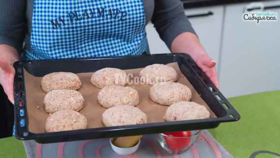 Котлеты из мясного фарша запеченные в духовке Котлеты из мясного фарша запеченные в духовке