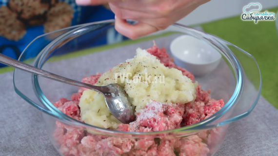 Котлеты из мясного фарша запеченные в духовке Котлеты из мясного фарша запеченные в духовке