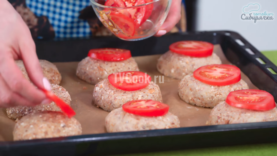 Котлеты из мясного фарша запеченные в духовке Котлеты из мясного фарша запеченные в духовке