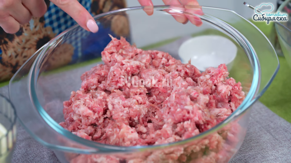 Котлеты из мясного фарша запеченные в духовке Котлеты из мясного фарша запеченные в духовке