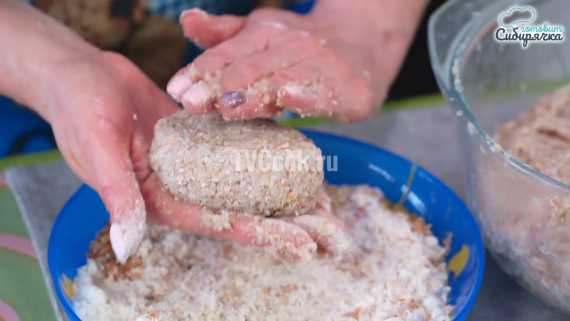 Котлеты из мясного фарша запеченные в духовке Котлеты из мясного фарша запеченные в духовке
