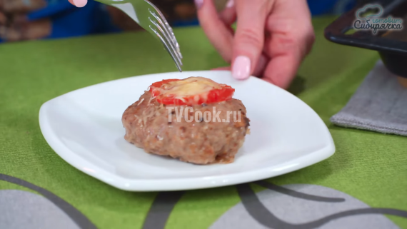Котлеты из мясного фарша запеченные в духовке Котлеты из мясного фарша запеченные в духовке