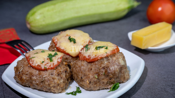 Котлеты из мясного фарша запеченные в духовке Котлеты из мясного фарша запеченные в духовке