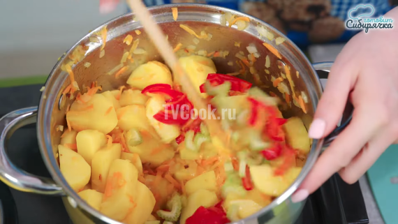 Картофельный суп-пюре с гренками по-деревенски Картофельный суп-пюре с гренками по-деревенски