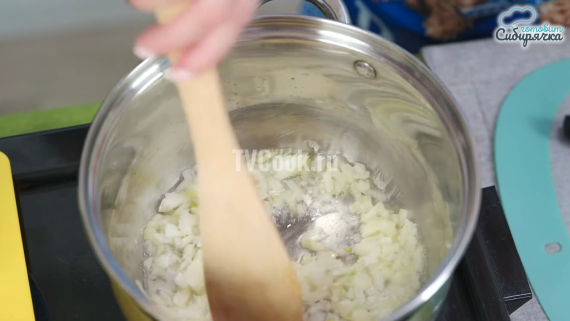 Картофельный суп-пюре с гренками по-деревенски Картофельный суп-пюре с гренками по-деревенски