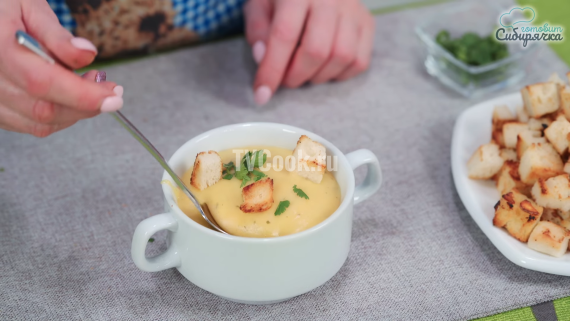 Картофельный суп-пюре с гренками по-деревенски Картофельный суп-пюре с гренками по-деревенски