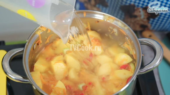 Картофельный суп-пюре с гренками по-деревенски Картофельный суп-пюре с гренками по-деревенски