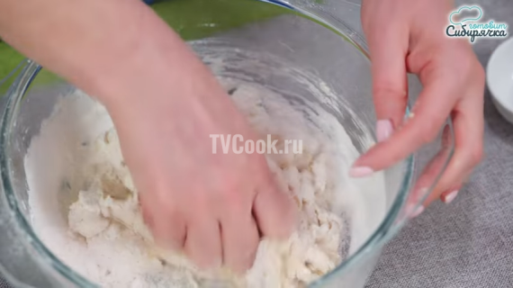 Печенье хворост в виде красивых розочек во фритюре Печенье хворост в виде красивых розочек во фритюре
