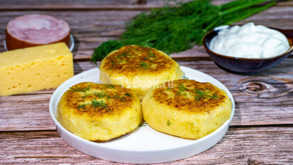 Картофельные котлеты с ветчиной и сыром Картофельные котлеты с ветчиной и сыром