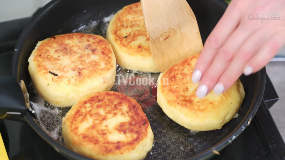 Картофельные котлеты с ветчиной и сыром Картофельные котлеты с ветчиной и сыром