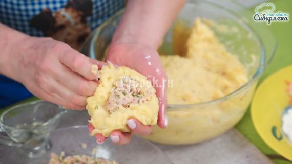 Картофельные котлеты с ветчиной и сыром Картофельные котлеты с ветчиной и сыром