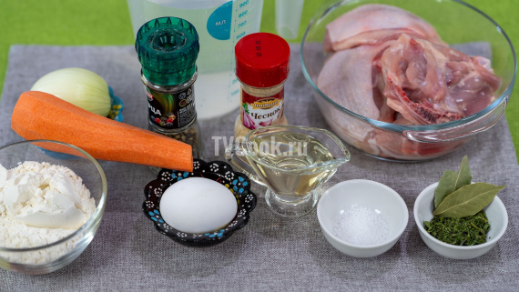 Куриный суп с домашней лапшой и специями Куриный суп с домашней лапшой и специями
