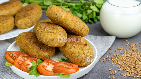 Котлеты из гречки с овощной заправкой Котлеты из гречки с овощной заправкой