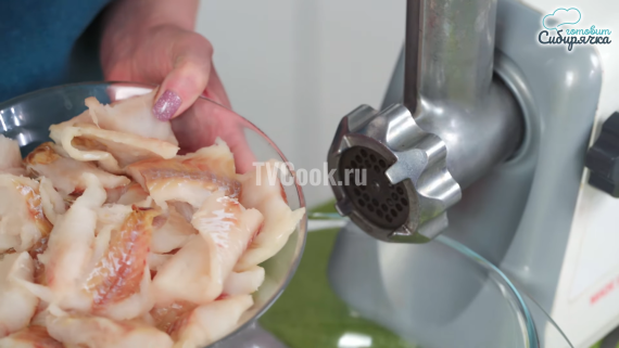Рыбные котлеты из фарша минтая Рыбные котлеты из фарша минтая