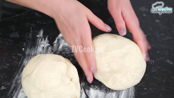Творожный пирог из дрожжевого теста с абрикосами в духовке Творожный пирог из дрожжевого теста с абрикосами в духовке