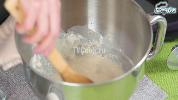 Творожный пирог из дрожжевого теста с абрикосами в духовке Творожный пирог из дрожжевого теста с абрикосами в духовке