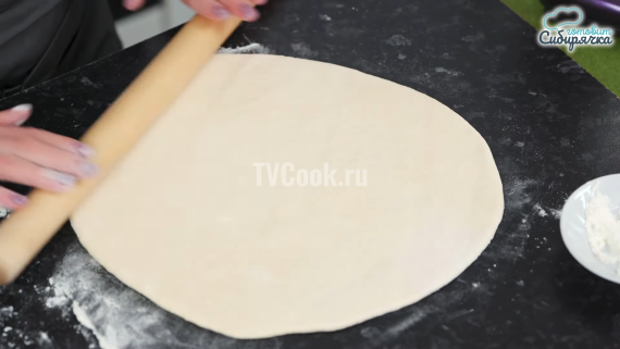 Творожный пирог из дрожжевого теста с абрикосами в духовке Творожный пирог из дрожжевого теста с абрикосами в духовке
