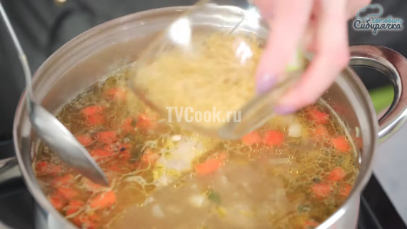 Диетический суп с курицей и вемишелью Диетический суп с курицей и вемишелью