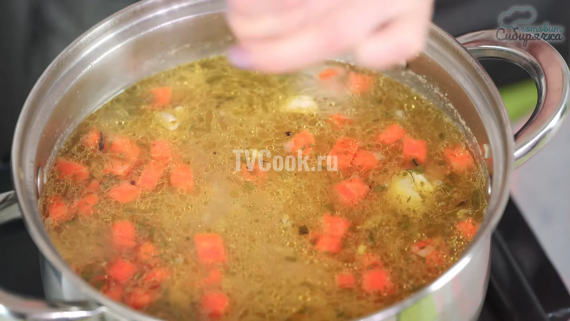 Диетический суп с курицей и вемишелью Диетический суп с курицей и вемишелью