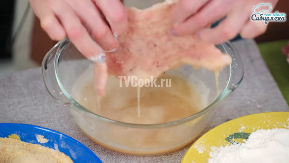 Шницель из свинины на сковороде Шницель из свинины на сковороде