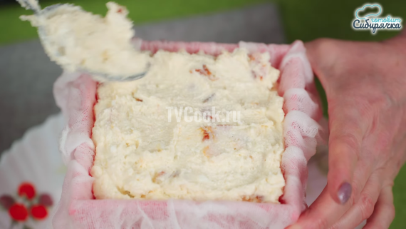 Творожная пасха с курагой и сгущенным молоком Творожная пасха с курагой и сгущенным молоком