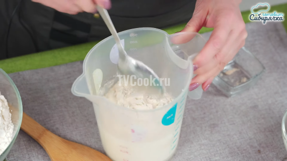 Пасхальные сдобные куличи с творогом и изюмом Пасхальные сдобные куличи с творогом и изюмом