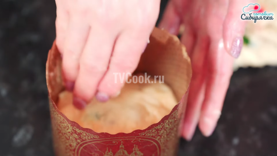 Пасхальные сдобные куличи с творогом и изюмом Пасхальные сдобные куличи с творогом и изюмом