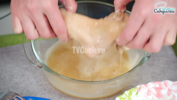 Куриные крылья на сковороде в панировке Куриные крылья на сковороде в панировке