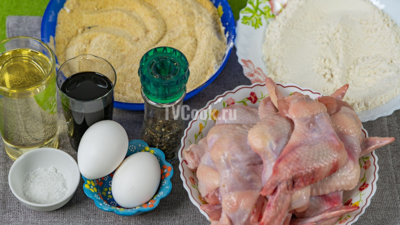 Куриные крылья на сковороде в панировке Куриные крылья на сковороде в панировке