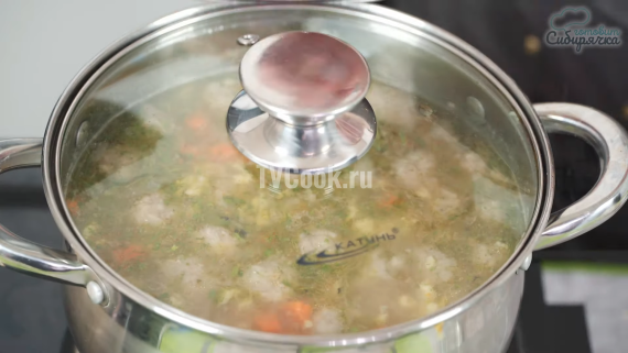 Быстрый суп с мясными фрикадельками и клецками Быстрый суп с мясными фрикадельками и клецками