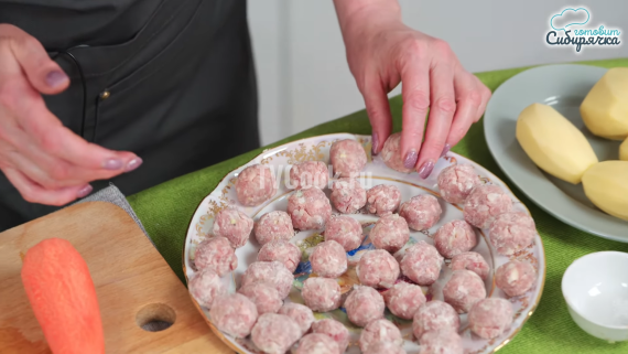 Быстрый суп с мясными фрикадельками и клецками Быстрый суп с мясными фрикадельками и клецками
