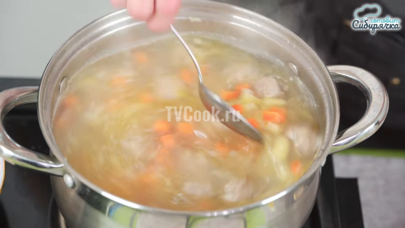 Быстрый суп с мясными фрикадельками и клецками Быстрый суп с мясными фрикадельками и клецками