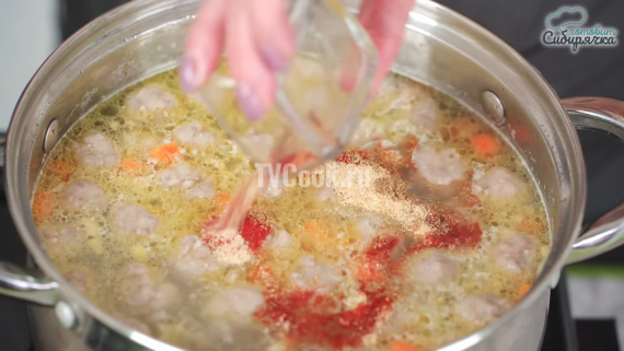Быстрый суп с мясными фрикадельками и клецками Быстрый суп с мясными фрикадельками и клецками