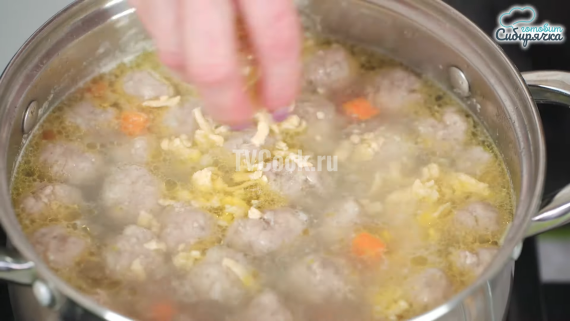 Быстрый суп с мясными фрикадельками и клецками Быстрый суп с мясными фрикадельками и клецками