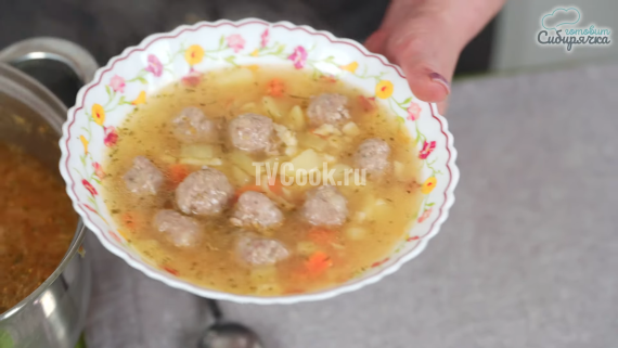Быстрый суп с мясными фрикадельками и клецками Быстрый суп с мясными фрикадельками и клецками