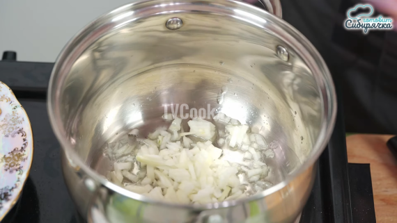Быстрый суп с мясными фрикадельками и клецками Быстрый суп с мясными фрикадельками и клецками