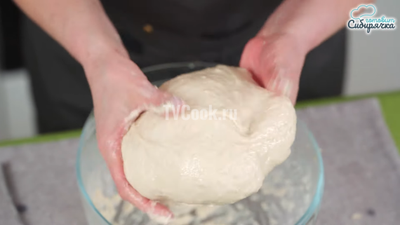 Пирожки с яйцом и зелёным луком на сковороде Пирожки с яйцом и зелёным луком на сковороде