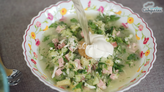 Классическая окрошка на квасе с колбасой Классическая окрошка на квасе с колбасой