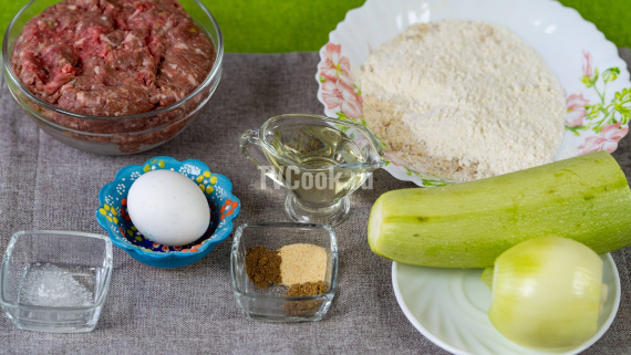 Котлеты из фарша с кабачком на сковороде Котлеты из фарша с кабачком на сковороде