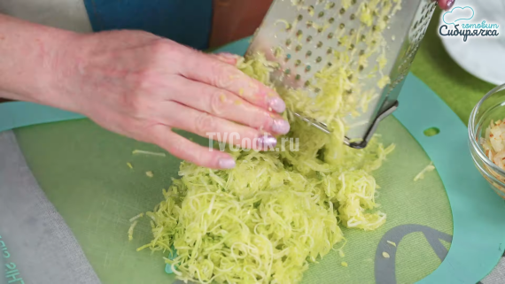 Котлеты из фарша с кабачком на сковороде Котлеты из фарша с кабачком на сковороде