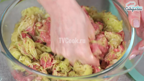 Котлеты из фарша с кабачком на сковороде Котлеты из фарша с кабачком на сковороде