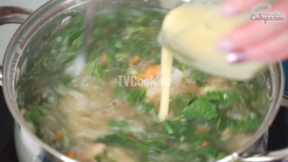 Куриный суп с крапивой и овощами Куриный суп с крапивой и овощами