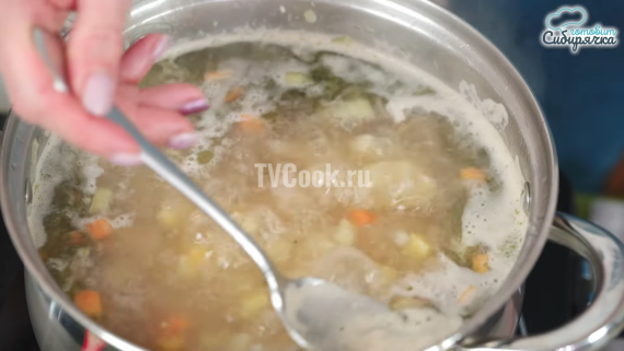 Куриный суп с крапивой и овощами Куриный суп с крапивой и овощами