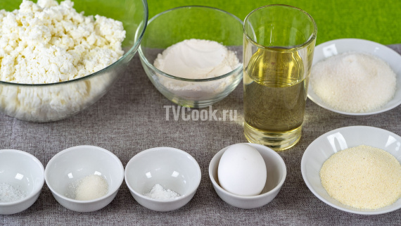 Сырники из творога с манкой и яйцом на сковороде Сырники из творога с манкой и яйцом на сковороде
