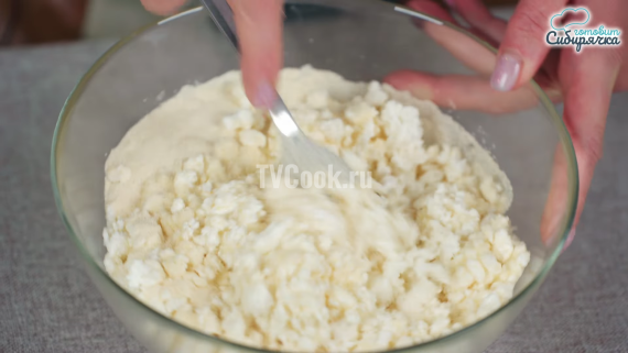 Сырники из творога с манкой и яйцом на сковороде Сырники из творога с манкой и яйцом на сковороде